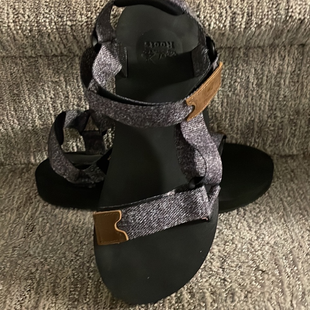 ROOTS size 9 sandals grey, brown. Logo bottom Velcro adjustable straps